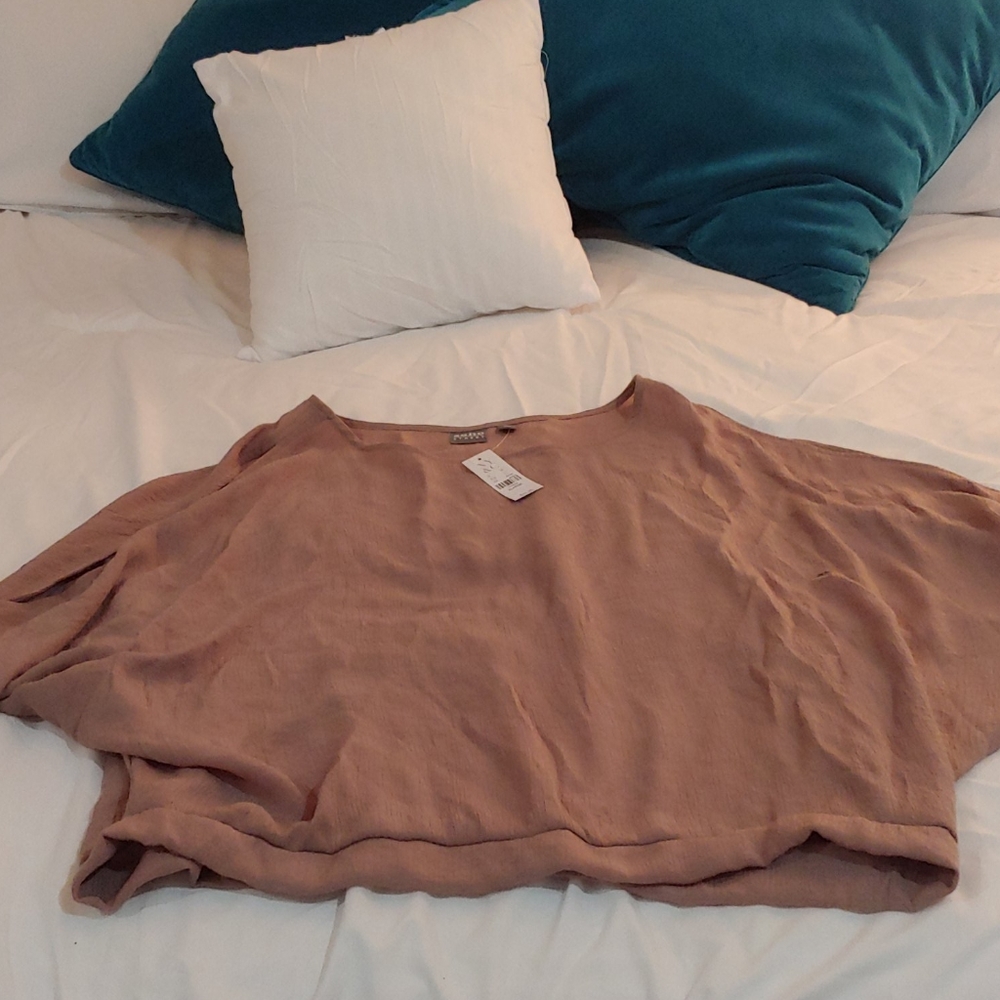 WOMAN'S TAN LONG SLIT-SLEEVED TOP